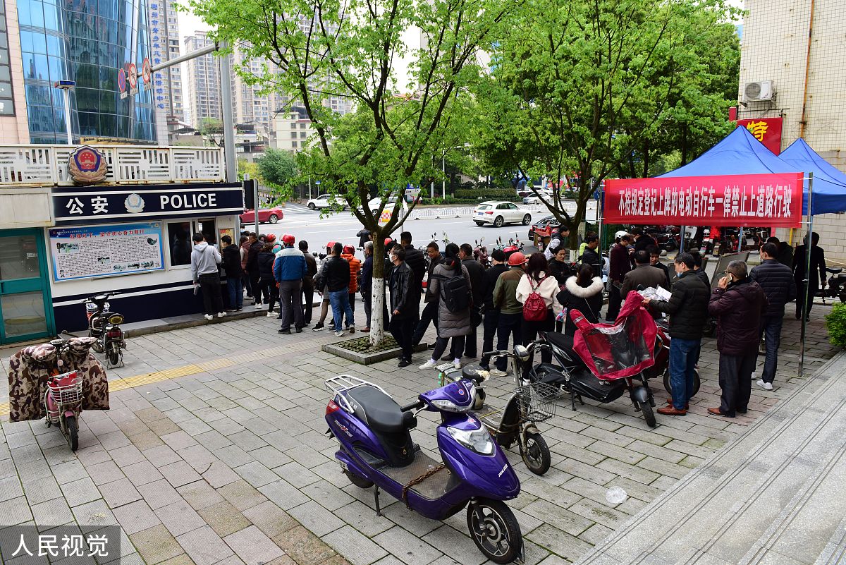 为佛山市电动摩托车政策执行中存在的问题写一篇提纲。