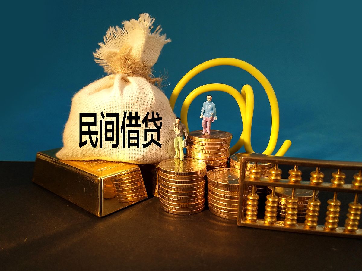 我是助贷公司当客户问我可以办5万左右的贷款吗？利息多少我该怎样回答客户