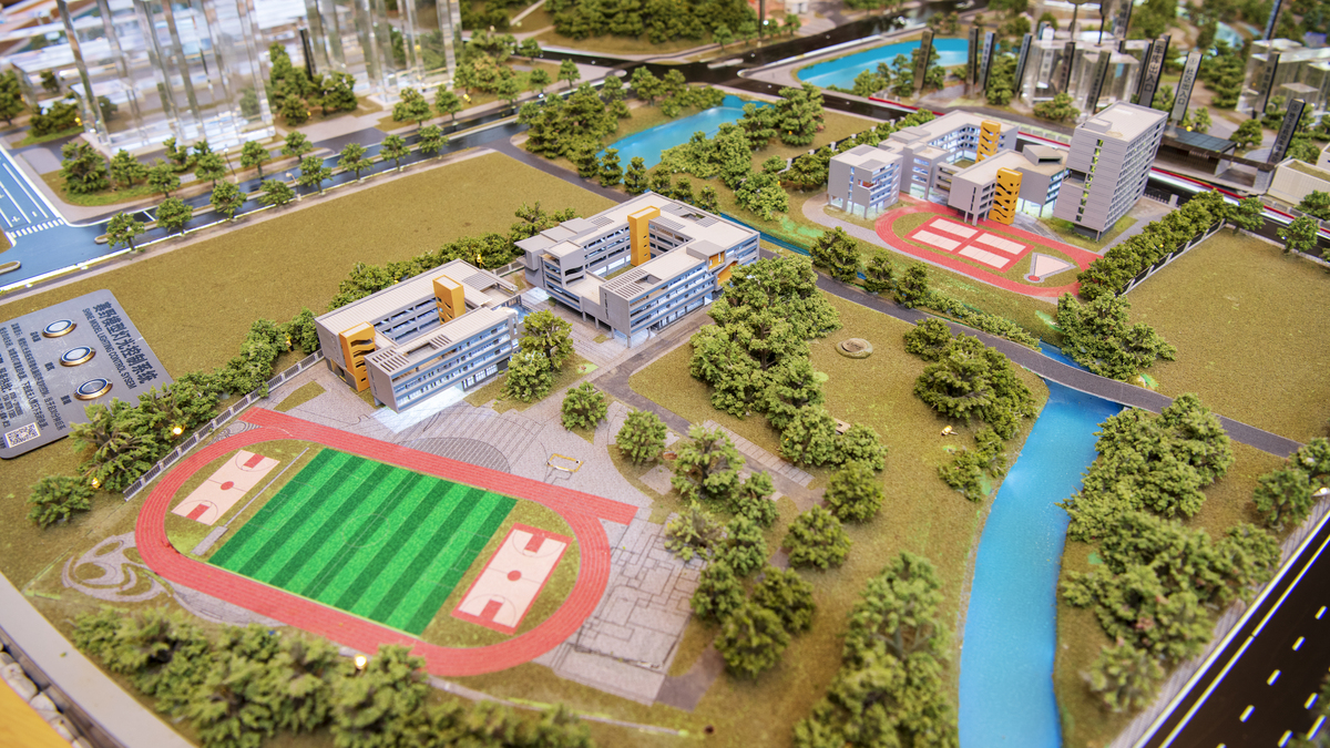 长沙蓝天科技中等职业学校新址：岳麓区岳麓大道与麓山南路交汇处