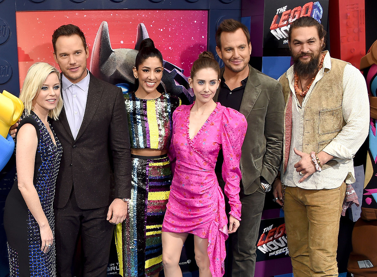 《雪怪大冒险》是由华纳兄弟影片公司出品的动画电影由凯利·柯克帕特里克执导查宁·塔图姆、詹姆斯·柯登、赞达亚、吉娜·罗德里格兹、吉米·塔特罗等参与配音。该片讲述了雪怪和人类意外相遇原本互不相信彼此存在的两个种族因为体型和生活环境的差异引发了一系列的逗趣故事。该片于2018年9月28日北美上映同年10月19日在中国内地上映雪怪身材高大憨态可掬全身覆盖以白色为主的长毛小巧的双角更添一分俏皮自带毛绒玩具风