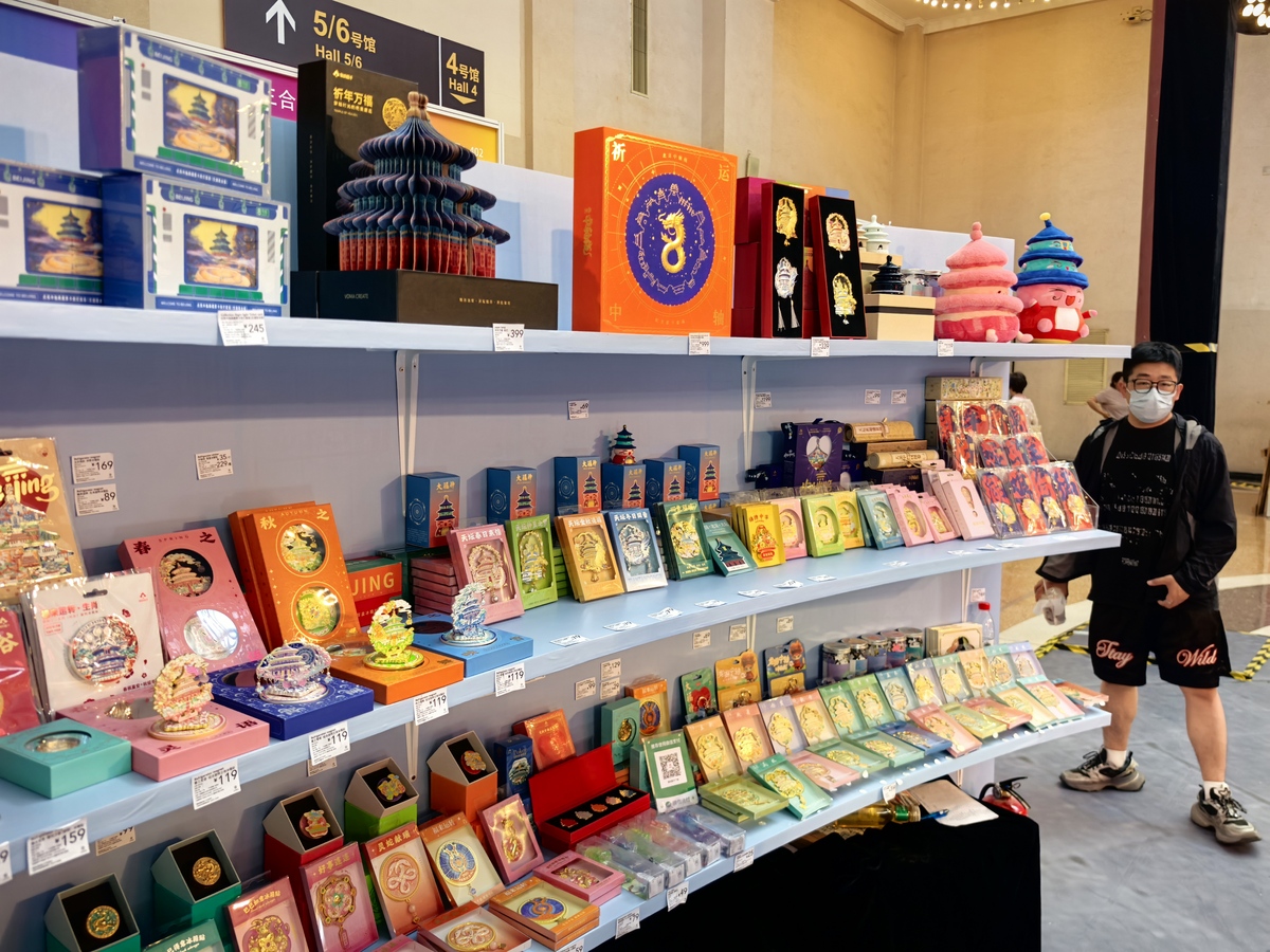 景区购物环境不佳纪念品同质化严重 扩写