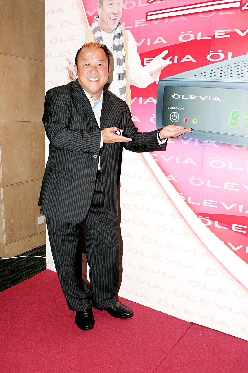 2008年11月21日,香港,曾志伟出席"olevia新产品高清数码广播接收器"发