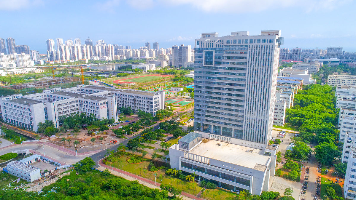 海南高考400分想学法学报考什么大学