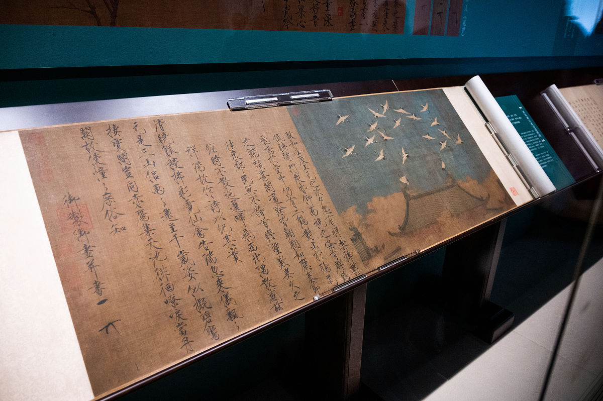 请写出一个中国古代书画、文房、古籍展览的受众分析