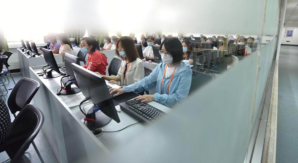 四川计算机学校适合女生的专业推荐：软件工程、网络工程、人工智能