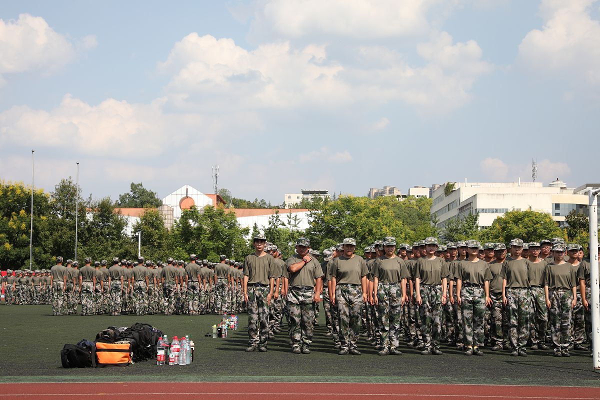 重庆市航空学校与普通航空学校的区别在哪里
