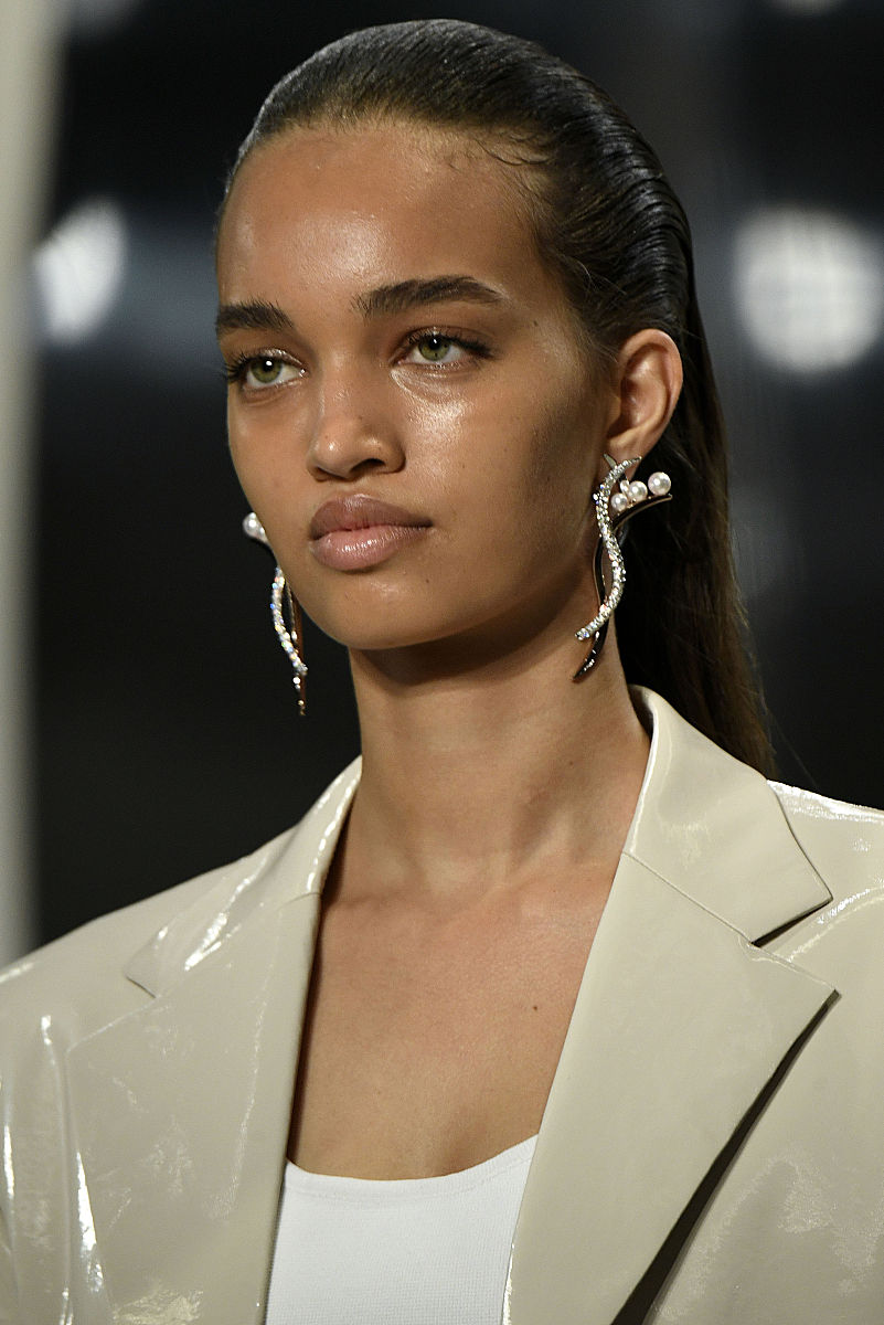 巴彦淖尔市英文翻译：'city' 是否需要删除？