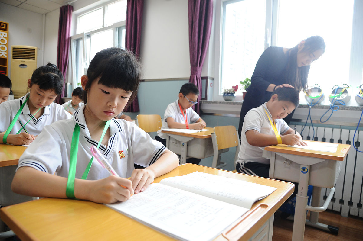 human以老师的口吻给赵宇昊同学写学习评价