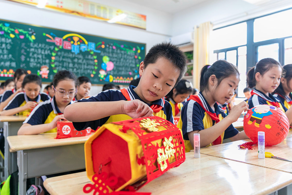 中秋节社区居民手工花灯活动方案：传承文化，增进邻里情谊