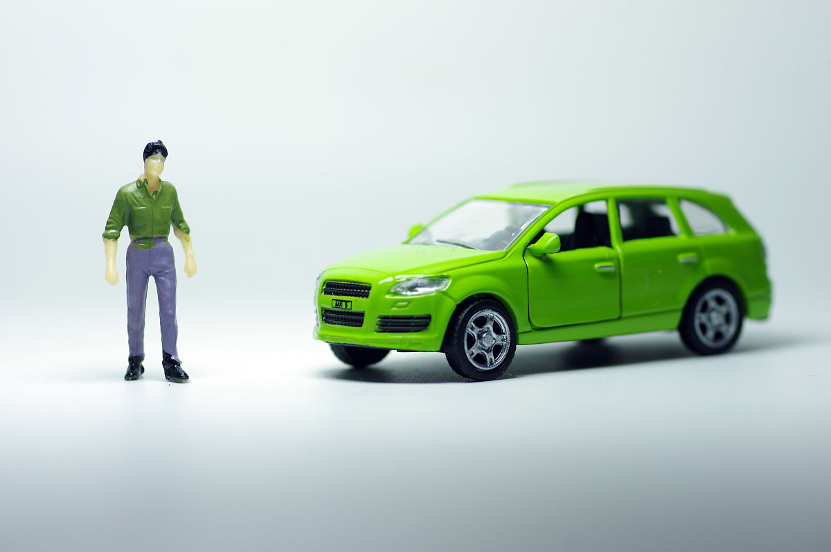 讲一讲沃尔沃SS90这个车从制作材料以及动力油耗方面如何体现出环保和绿色出行的比如也可以考虑这台车空间足够大有时候装东西一趟也刚刚好不需要第二趟。也可以体现为这台车所搭载的cleanzone功能所表现出来的空气净化理念与效果。