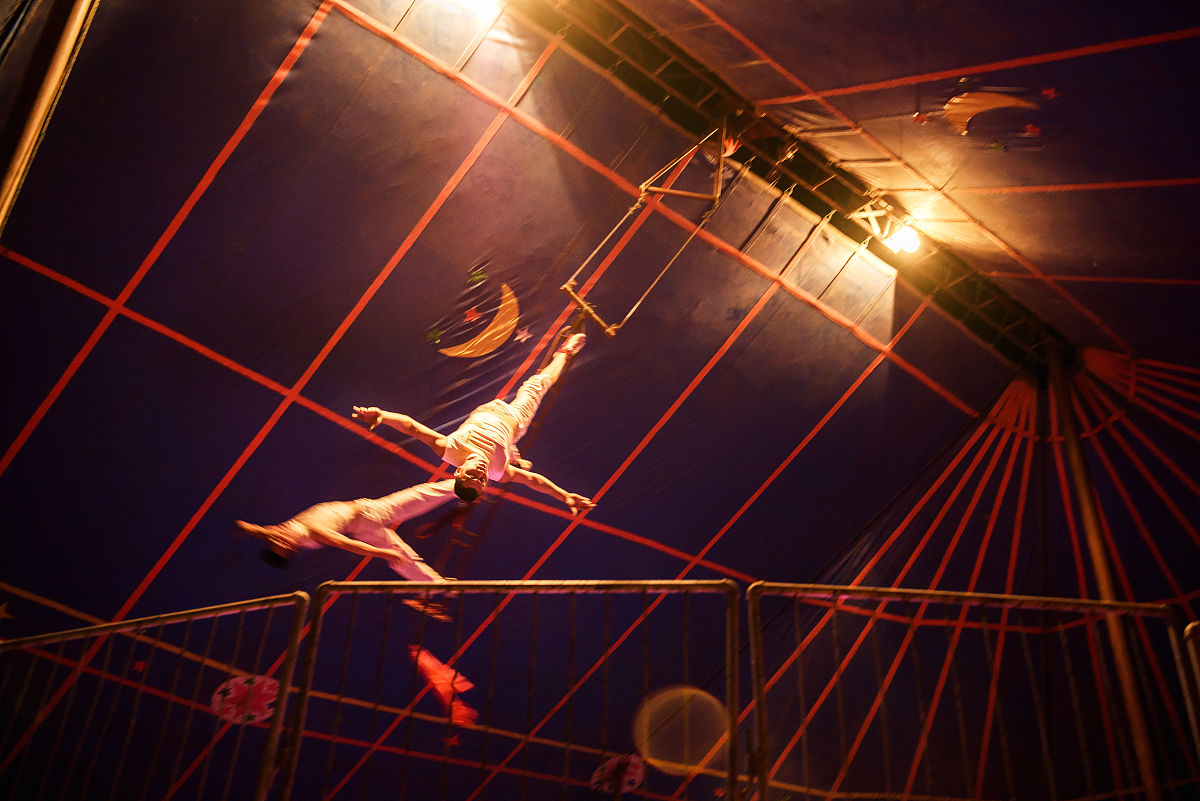 安徽宿州杂技演员高空坠亡，夫妻二人留下两个幼子，令人心痛！