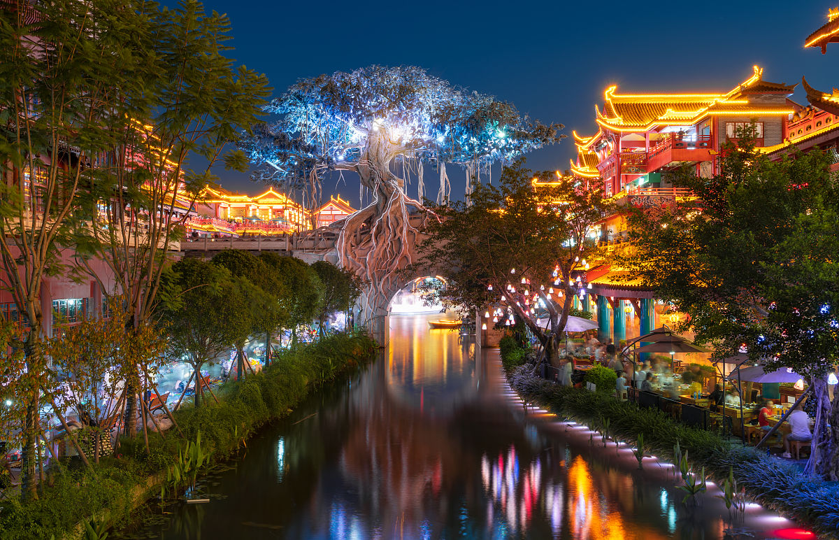 都江堰景区晚上可以去吗帮我用200字详细描述