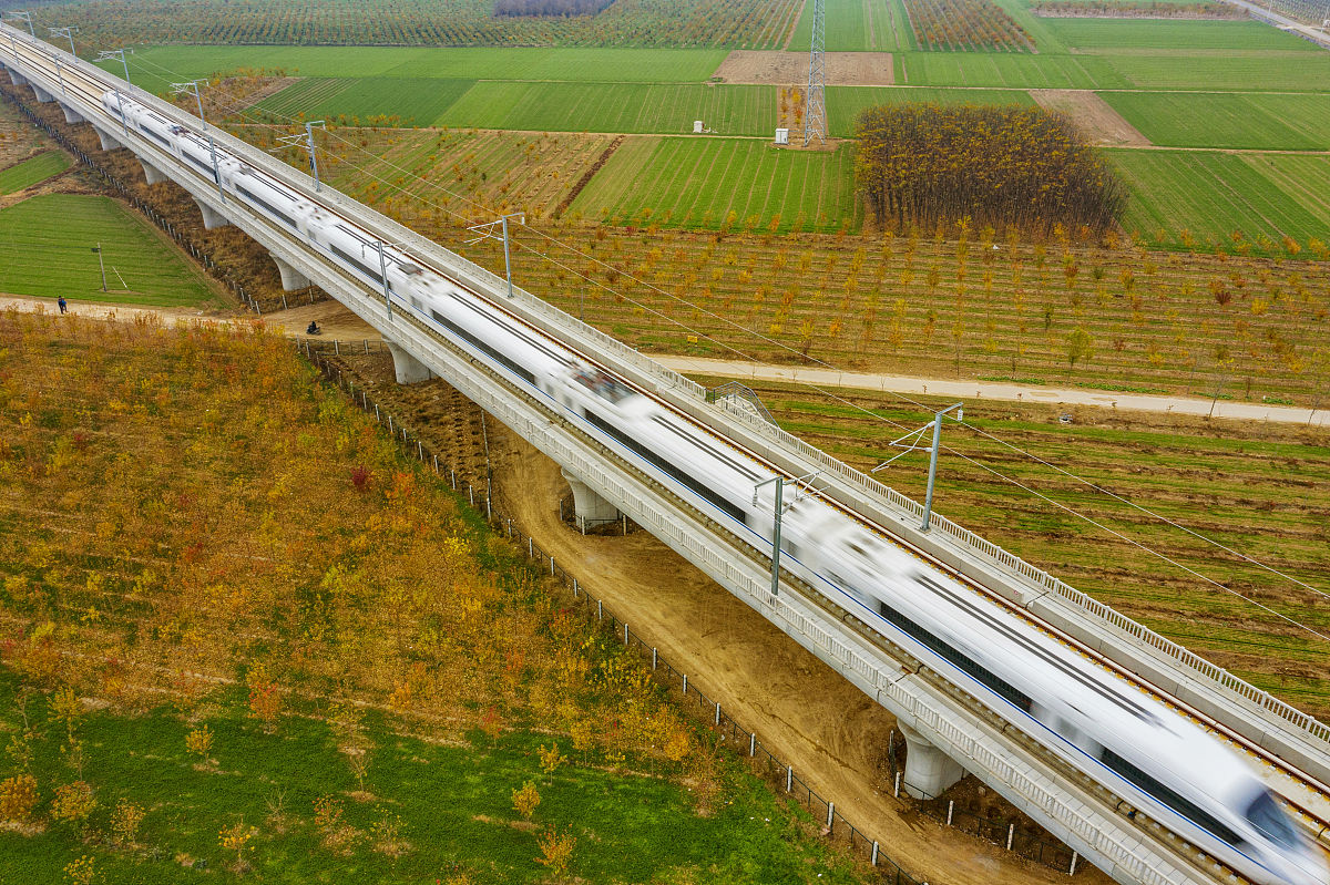 贵州省贵阳市的高铁学校和四川省成都市比起来如何