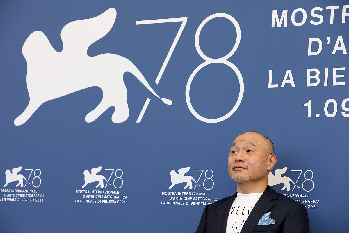 翻译：This is also something that we see in the 2021 anime film INU-OH This is no surprise as the films major focus is how traditions are broken and changed as societies and people progress The two main