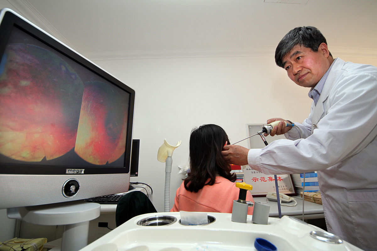 翻译：Participants who were involved in colonoscopy screening tests including sigmoidoscopy constituted the intervention group including combined screening with fecal occult blood test and the control gr