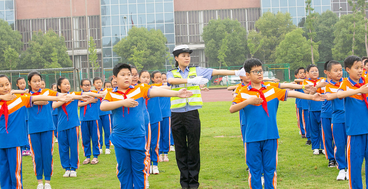今は、日本語学校に通っています。