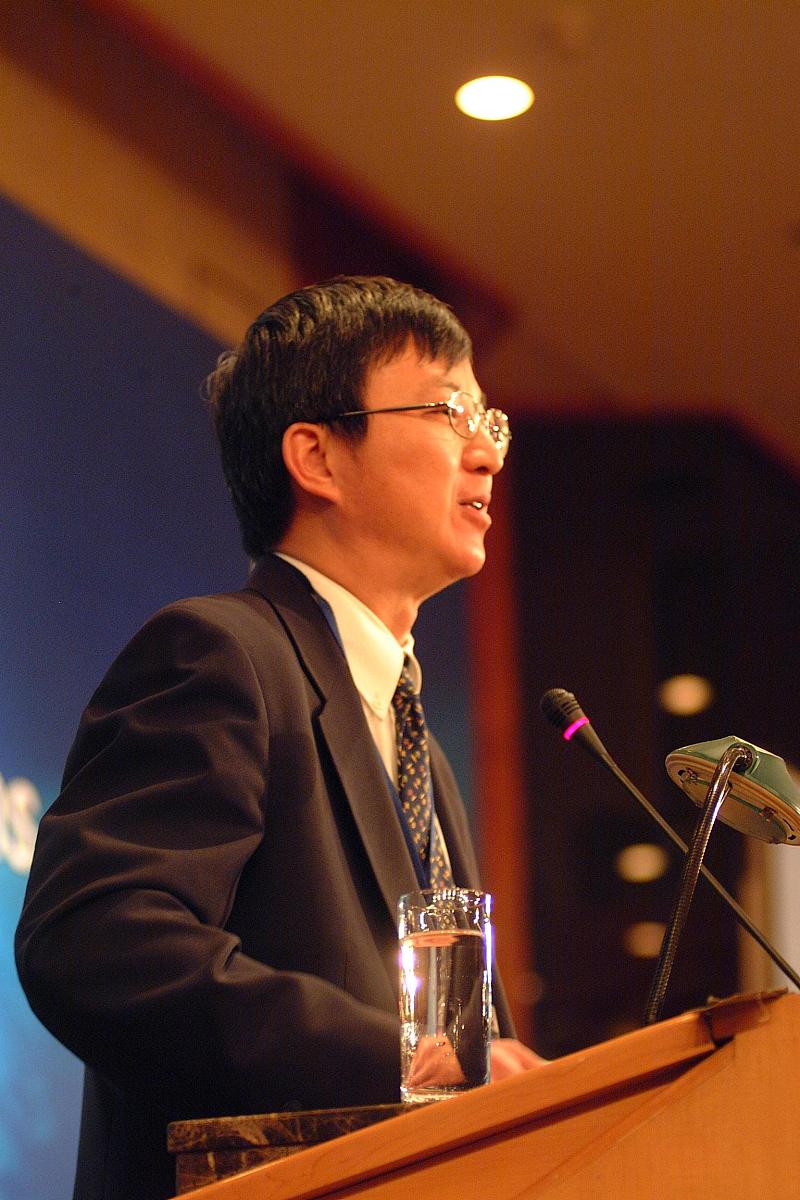 2004年2月17日,中国银行行长助理,中国银行重组上市办公室总经理:朱民