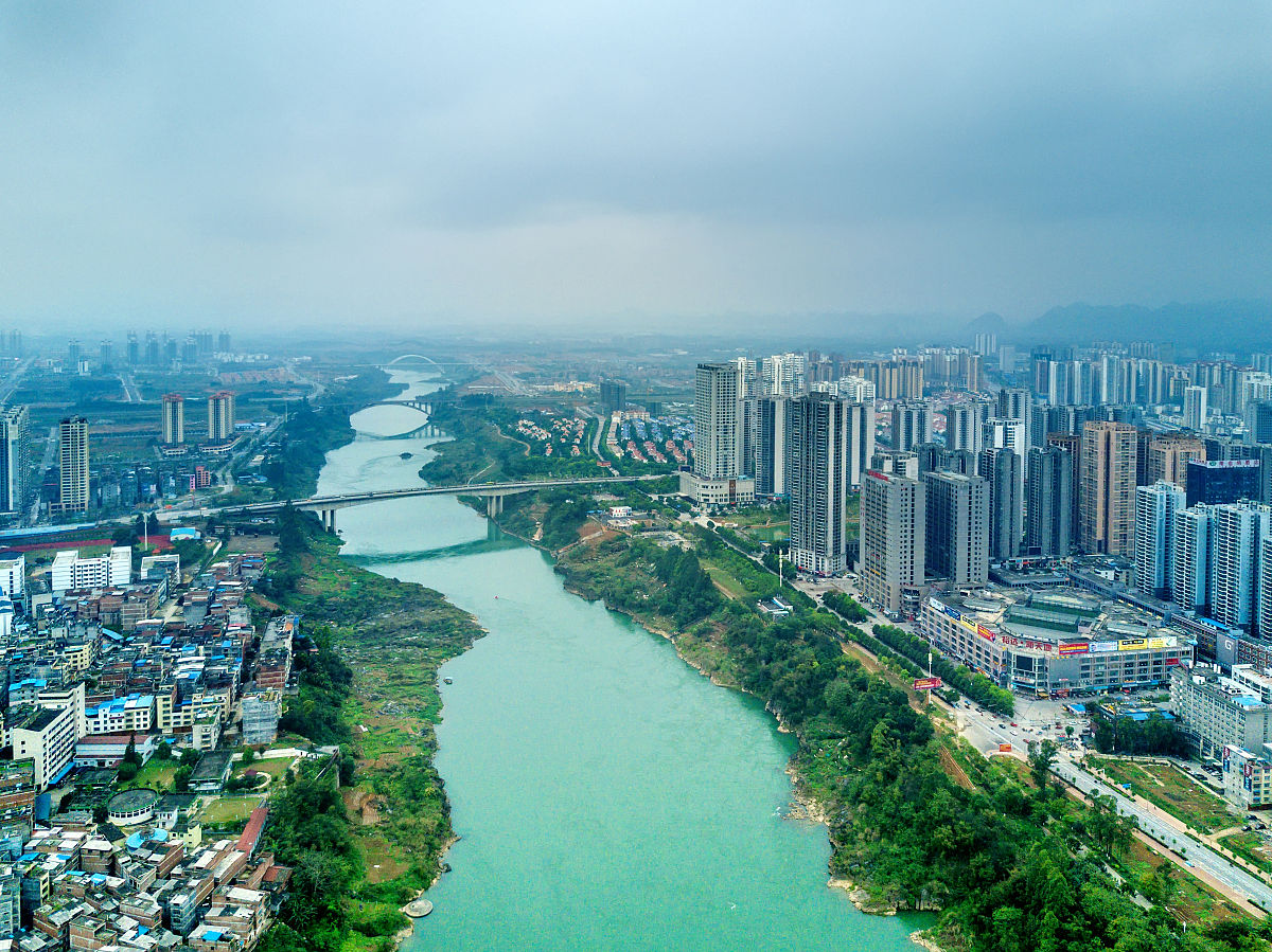 2019年3月28日,广西来宾市,穿越来宾市中心的红水河.