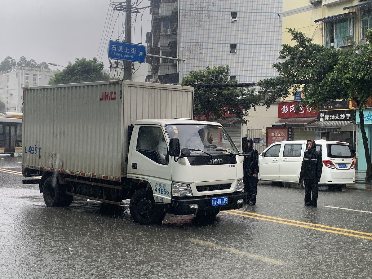 长安区交通安全法律宣传教育实践报告 - 一名法律事务专业大学生的实践体验