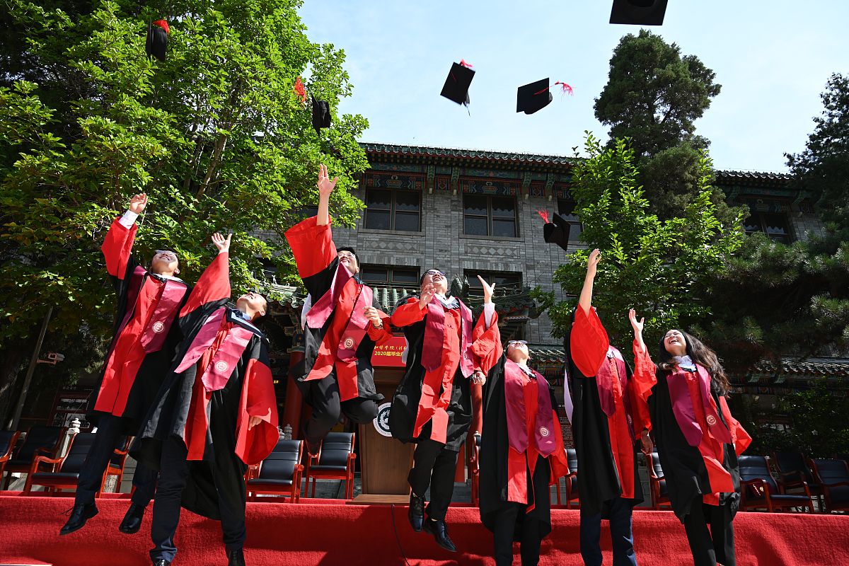 成都卫校招生要求：初中毕业生也能报考吗？