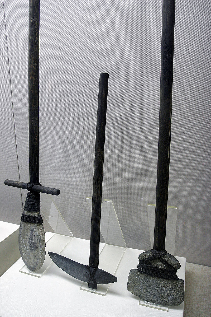 2008年08月12日 石耜,石刀,石锄,新石器时代,内蒙古赤峰市出土.内蒙古