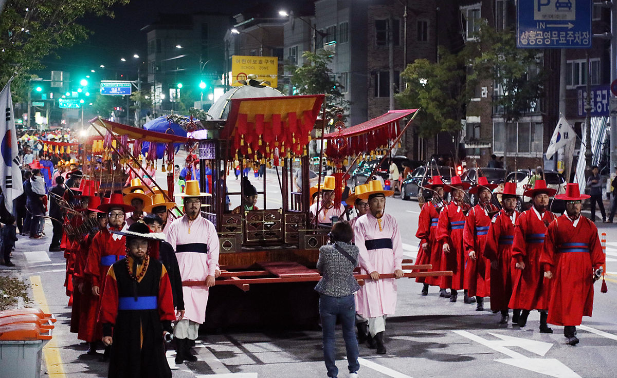 写一份走进校园的策划书当前在线提问数过多请刷新重新访问每个Key每天只能使用300次!继续