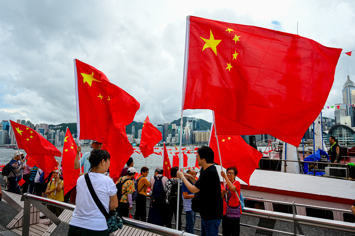 东江水甜祖国怀抱温暖如昨拥抱香港同胞 下联