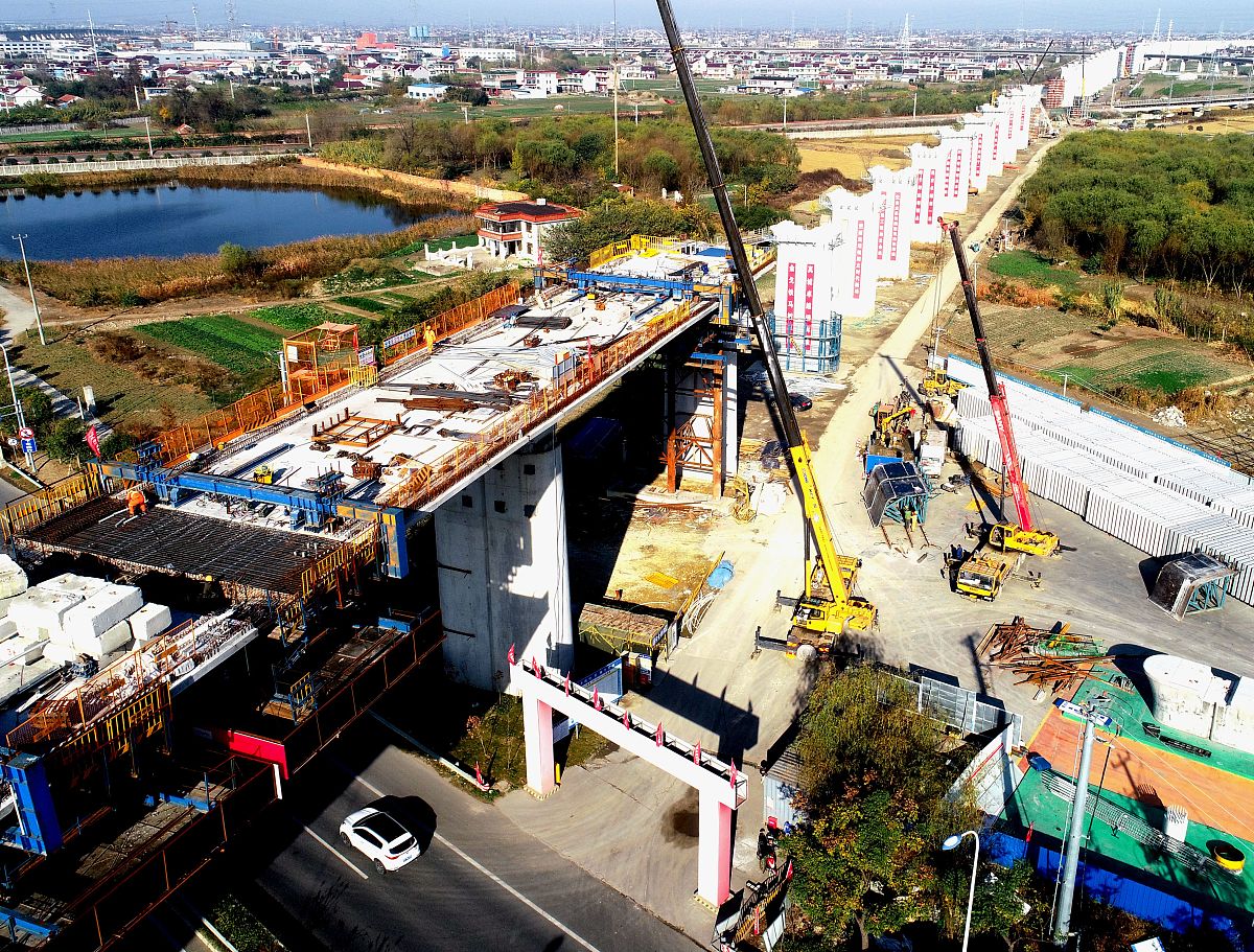 从南通海安市到广东江门市乘什么交通工具去帮我用200字详细描述
