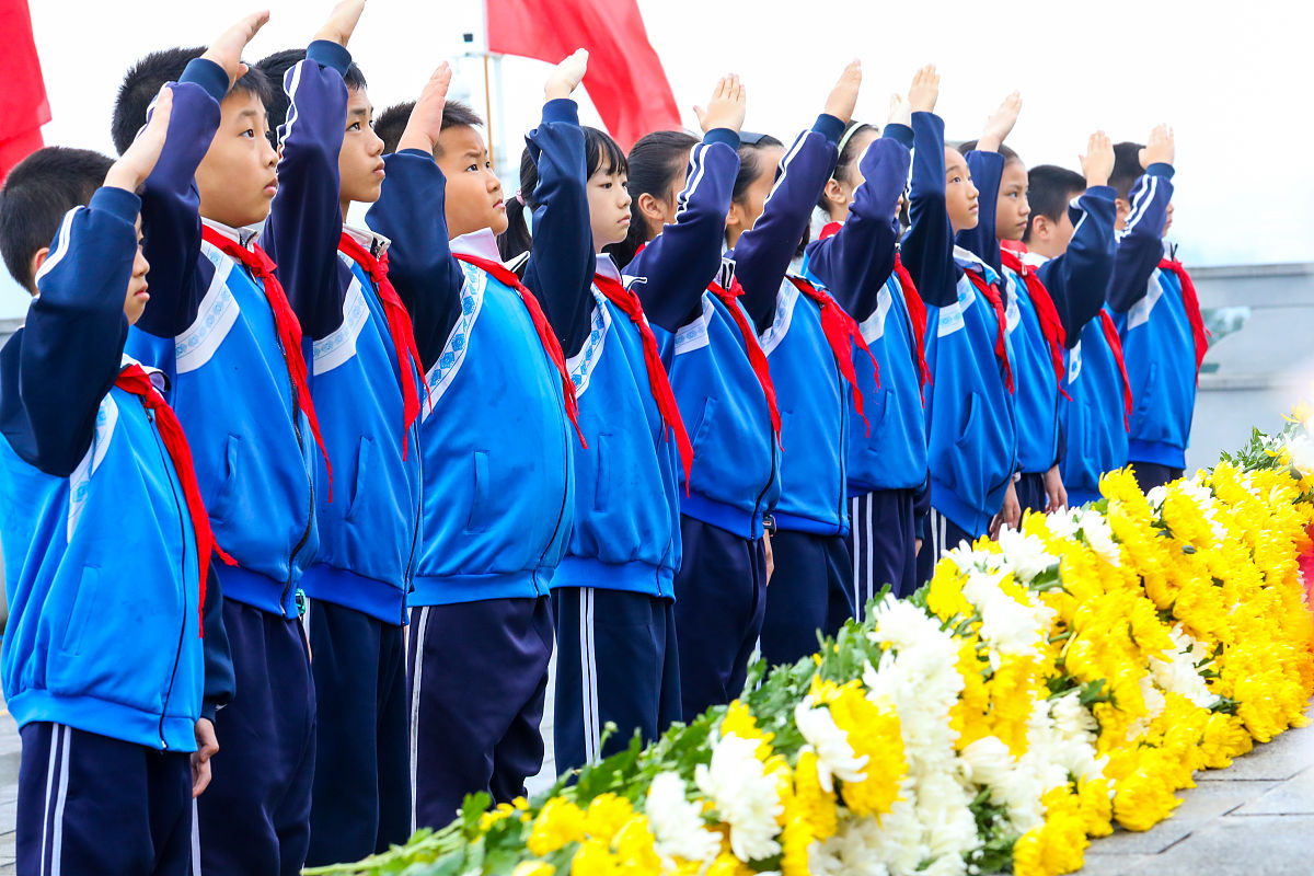 去烈士墓园扫墓的活动流程