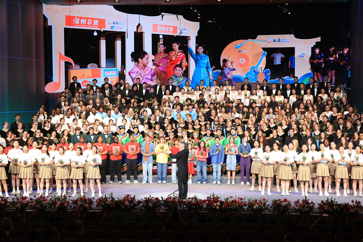 2017年10月29日中央电视台大型公益活动《2017寻找最美孝心少年颁奖典礼》在央视播出。贵州的王泽盼、西藏的索朗曲珍、贵州的王安娜、北京的黄海宁、四川的杨小婷、黑龙江的马芯洋、宁夏的柯原、重庆的李升玫、河南的李家帮和新疆的娜迪热·艾买尔江这10位普通少年从全国两千多人中脱颖而出获得2017十佳最美孝心少年称号。 用一句话概述以上内容