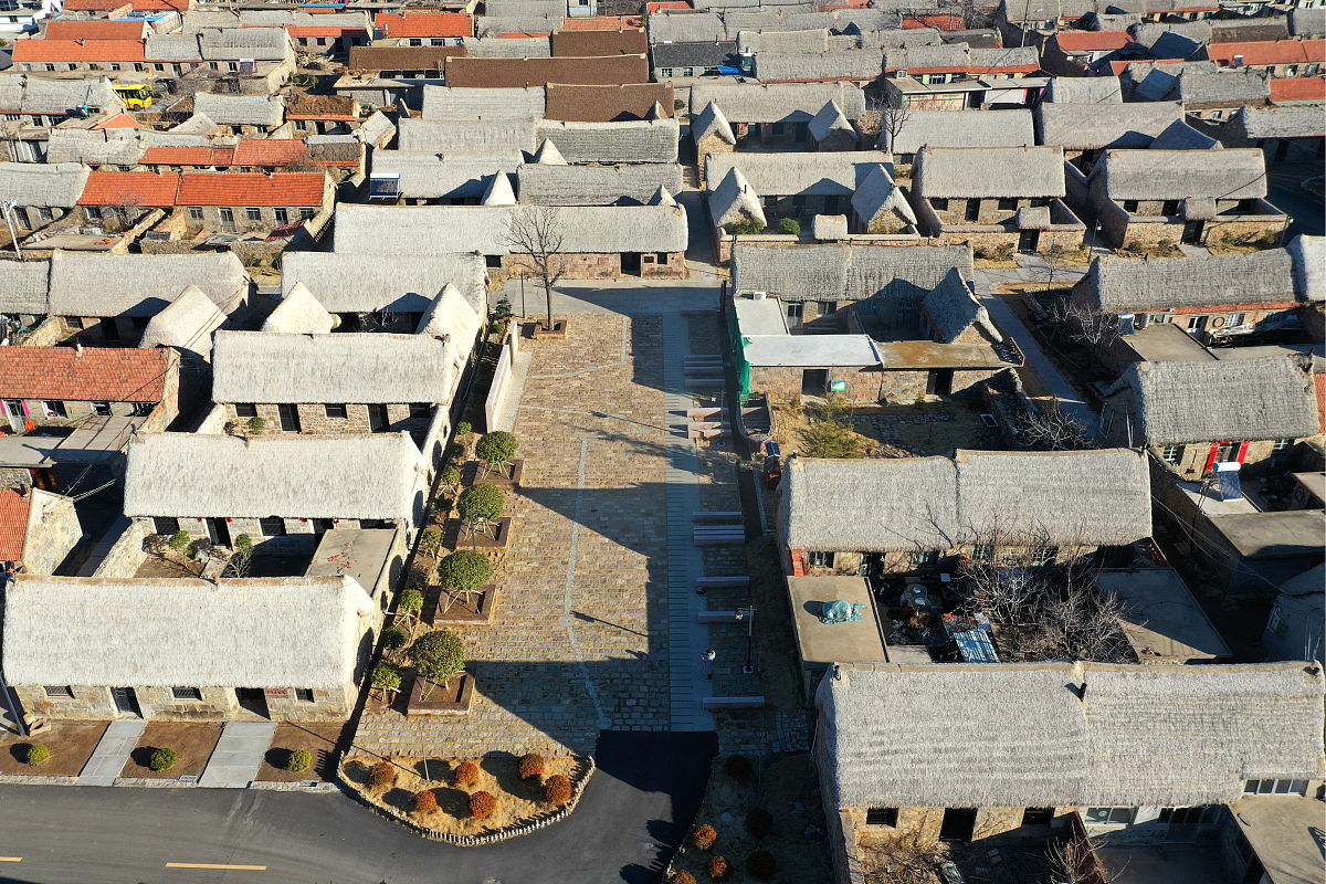 2019年3月22日,在山东省荣成市东墩村拍摄的海草房.