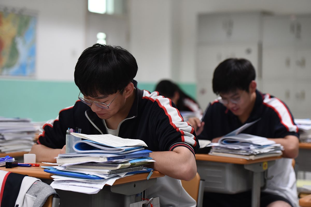 北京铁路电气化学校招生专业：电气、轨道交通、通信、计算机等