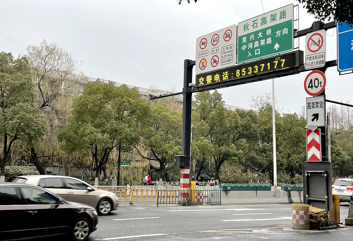 杭州单双号限行首日见效！早高峰车流量大减、地铁增开班次