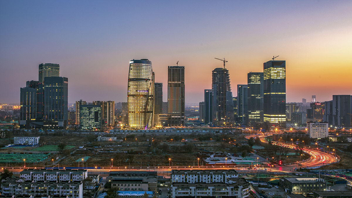 2019年11月19日,北京,丽泽soho正式竣工投用,落日夕阳,夜色中的丽泽so