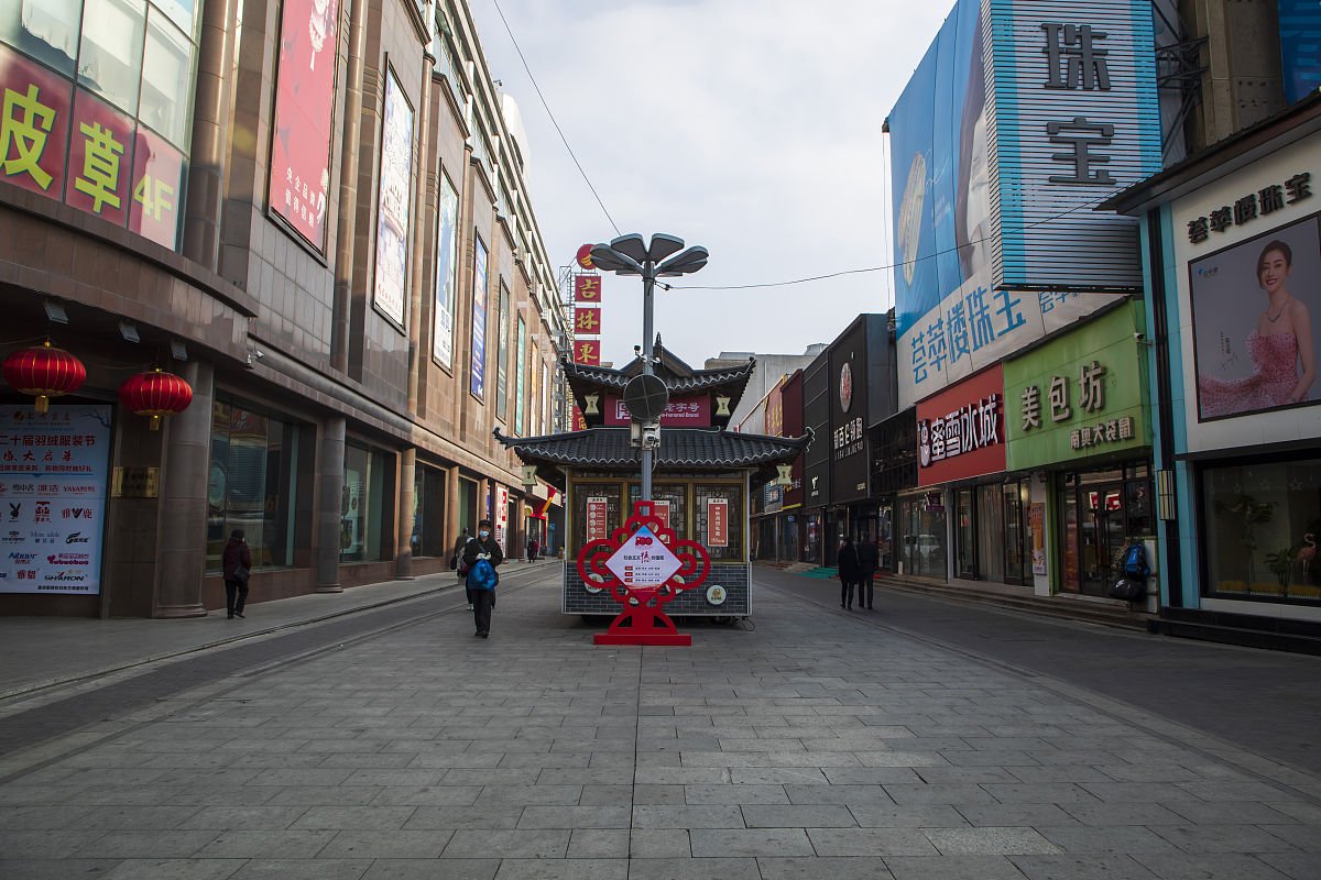 洛阳十字街：交通便利、商业繁荣的市中心