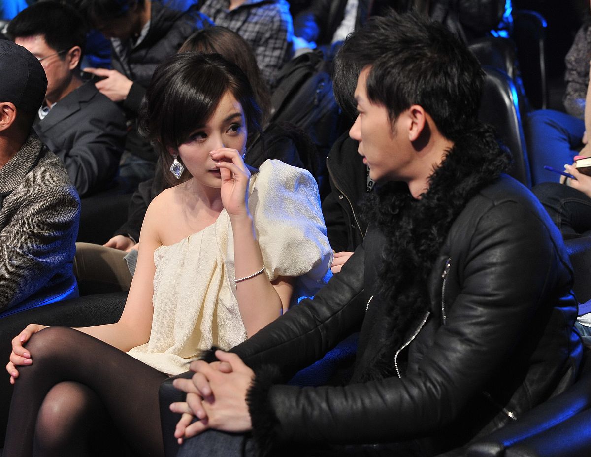 2011年3月7日,北京,2011第五届娱乐大典启动仪式举行.李晨 杨幂 +++_+