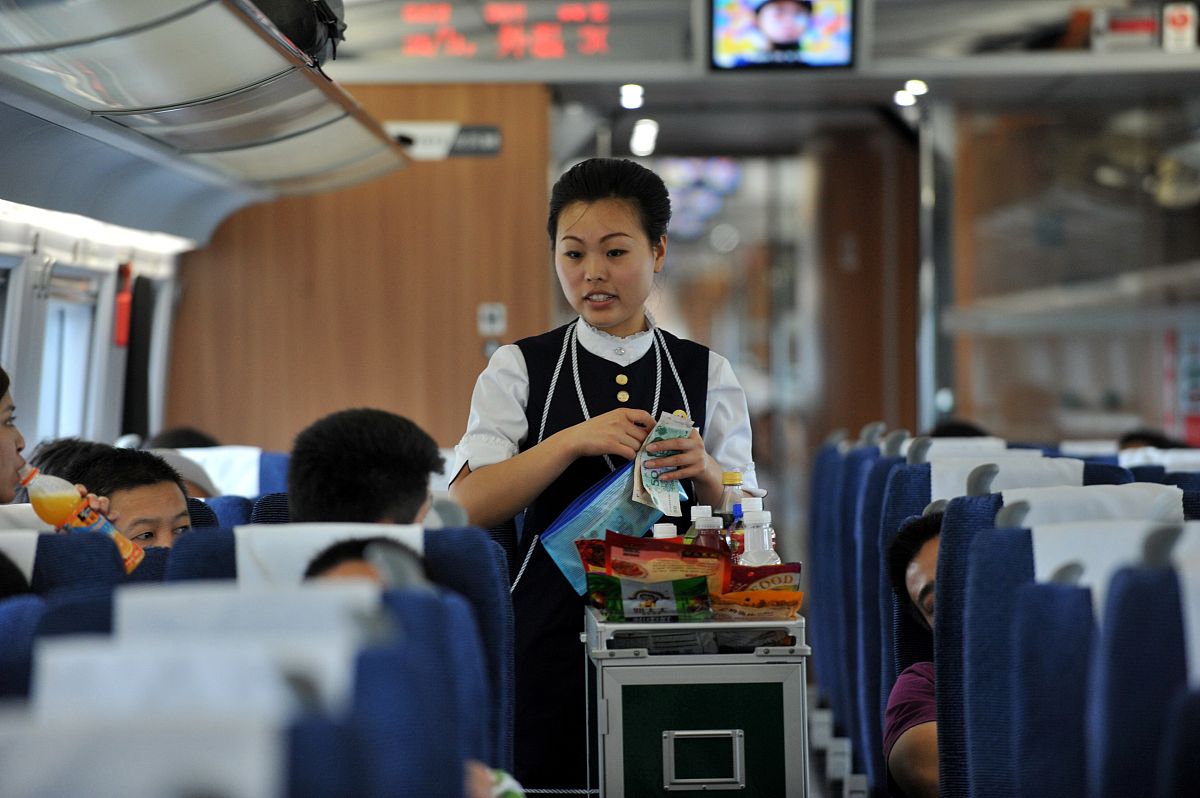 高铁乘务未来趋势：个性化、智能化、人性化、环保