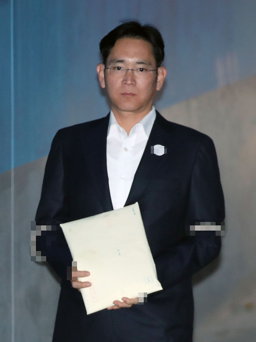当地时间2017年12月6日,韩国首尔,因涉嫌向前总统朴槿惠提供贿赂,而在