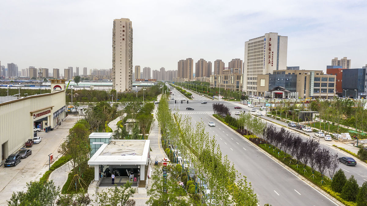 (如下载使用,请务必署名 曾文平,谢谢)2021年5月27日,西安,地铁站附近