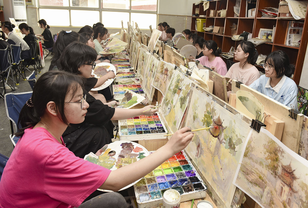 太原现代美术职业学校内画专业怎么样？ - 全面解析课程、就业和发展