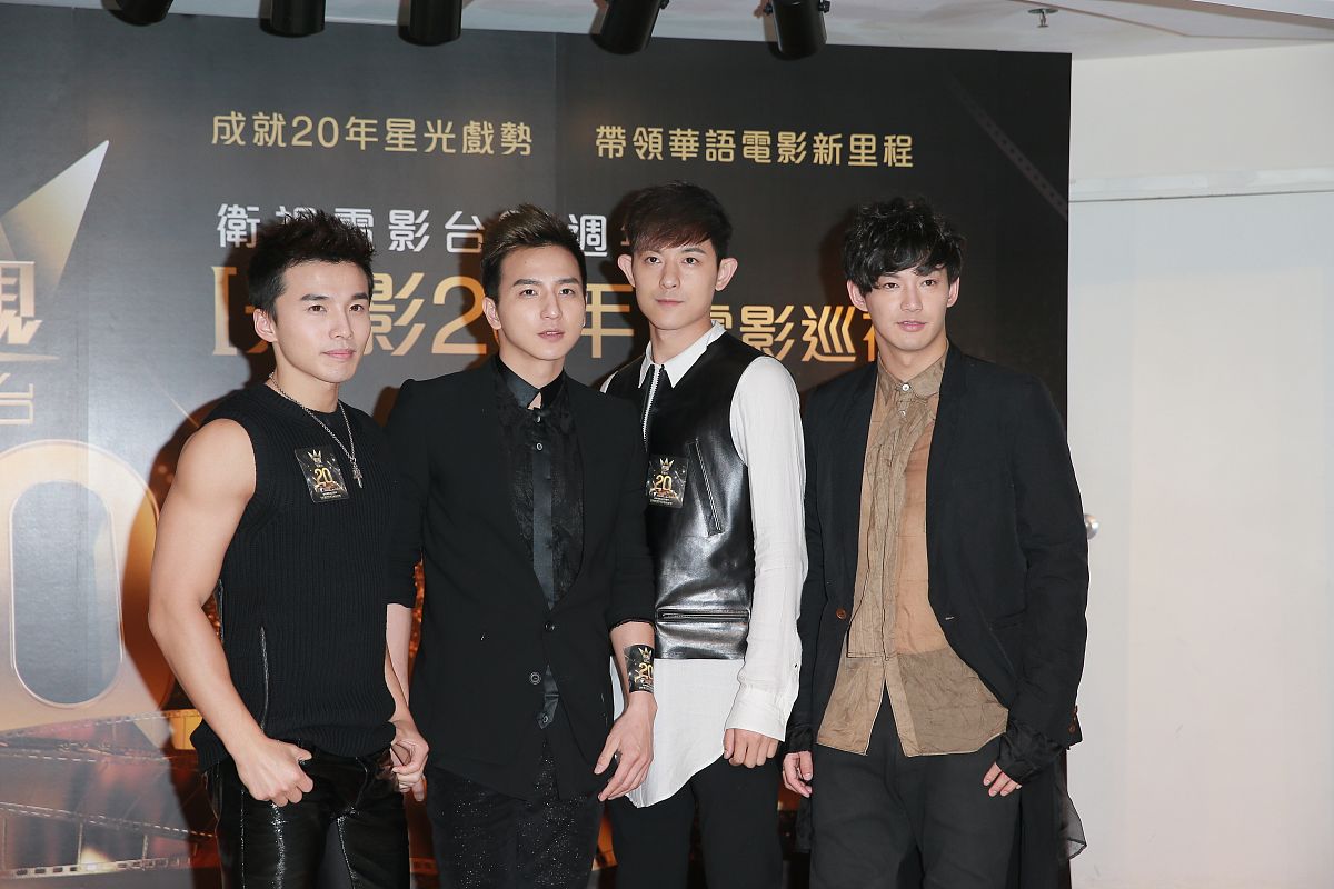 以《燃烧吧少年》：青春的热血之旅为题写一篇1200字文章