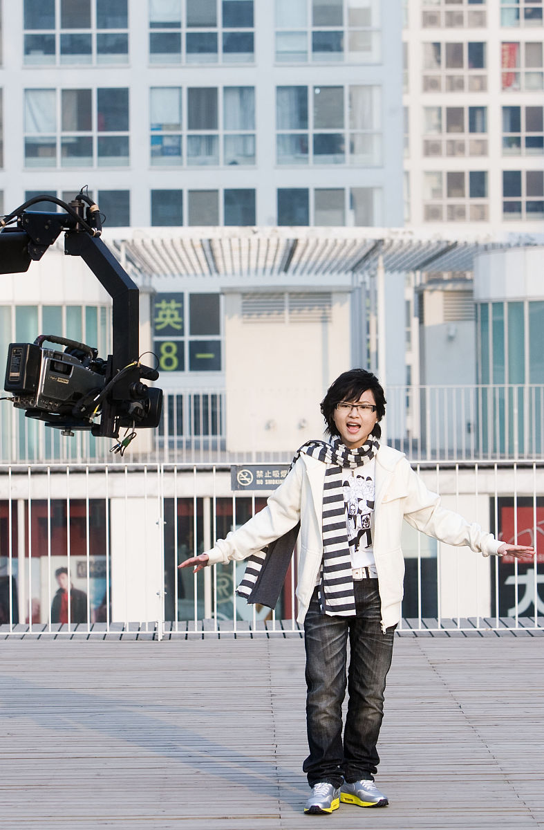 写一首表达希望情绪的电子中文歌曲歌词表达的主题为探索。歌词结构为verse1、verse2、Pre-Chorus、chorus1、chorus2、verse3、verse4、Bridge、chorus3、chorus4结构完整性温度值为2。建议歌词结尾以meiwei押韵温度值为01。保证chorus1、chorus2、chorus3、chorus4歌词不重复此要求温度值为1。歌曲主题、歌曲名、歌词