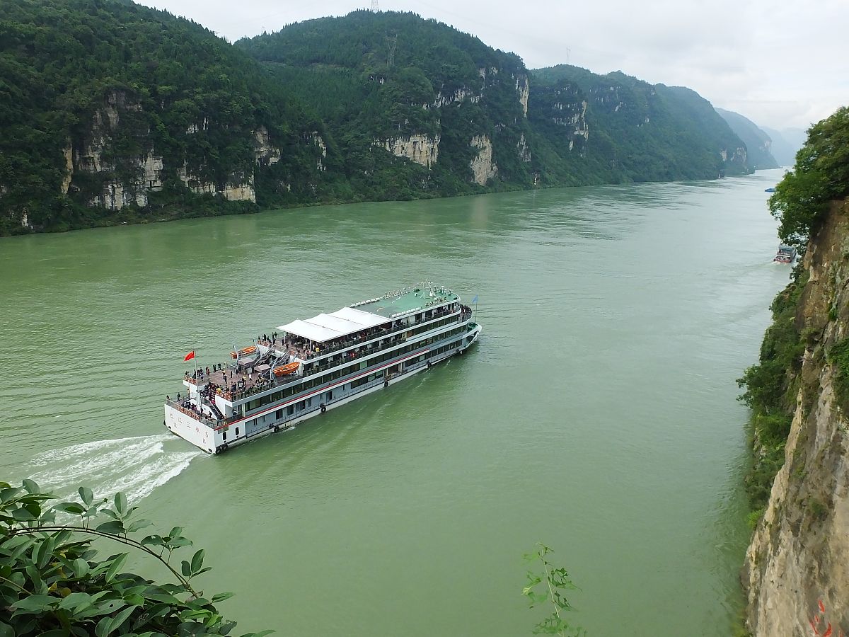 长江三峡旅游攻略：最佳时间、交通、景点和美食推荐