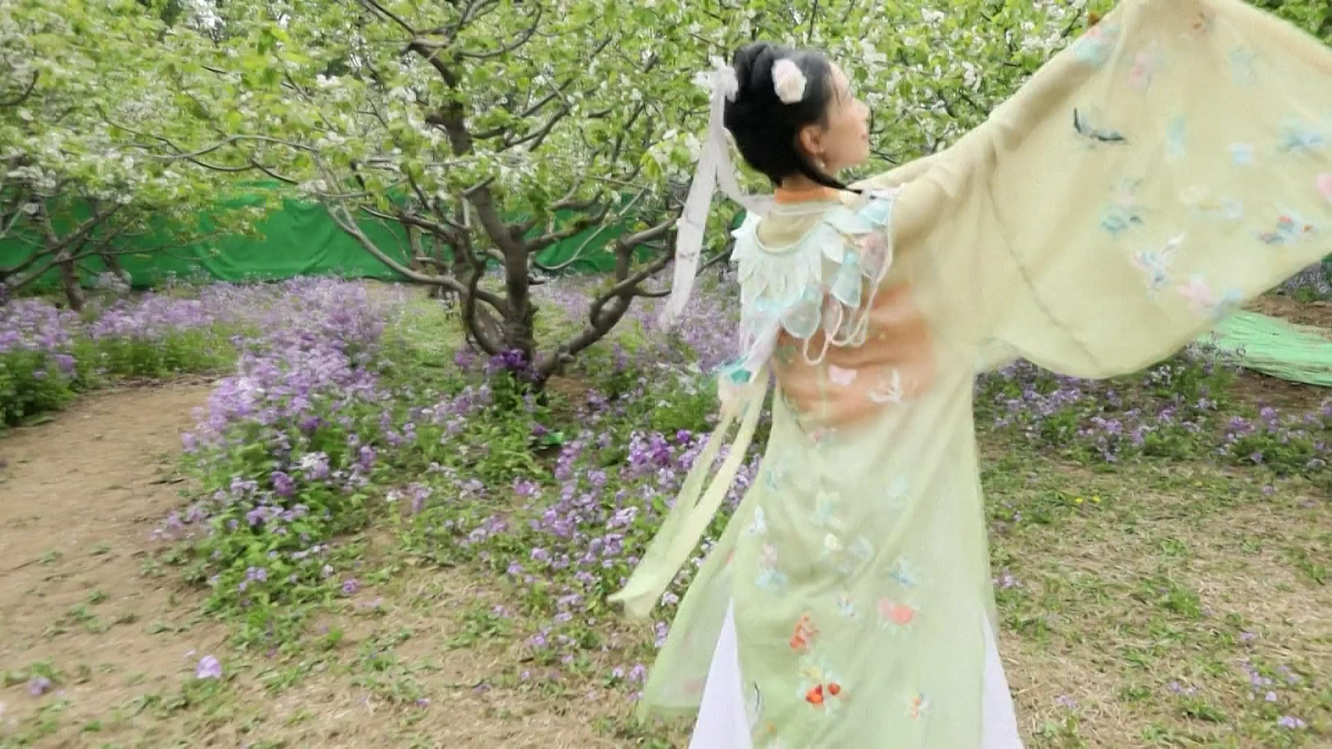 碧瑶斯文女生：活力、自信、优雅的魅力