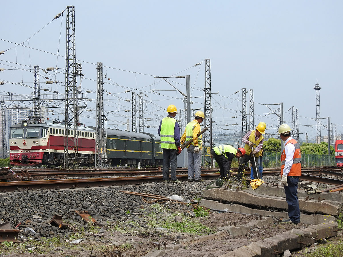 四川中专铁路专业升大专该怎么办呢