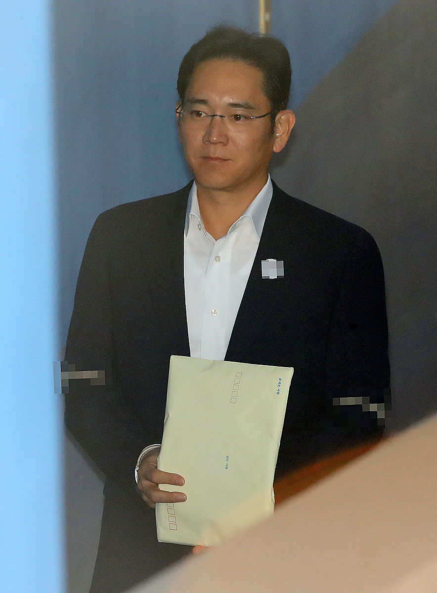 当地时间2017年10月19日,韩国首尔,韩国法院举行"干政门"案件第81场公