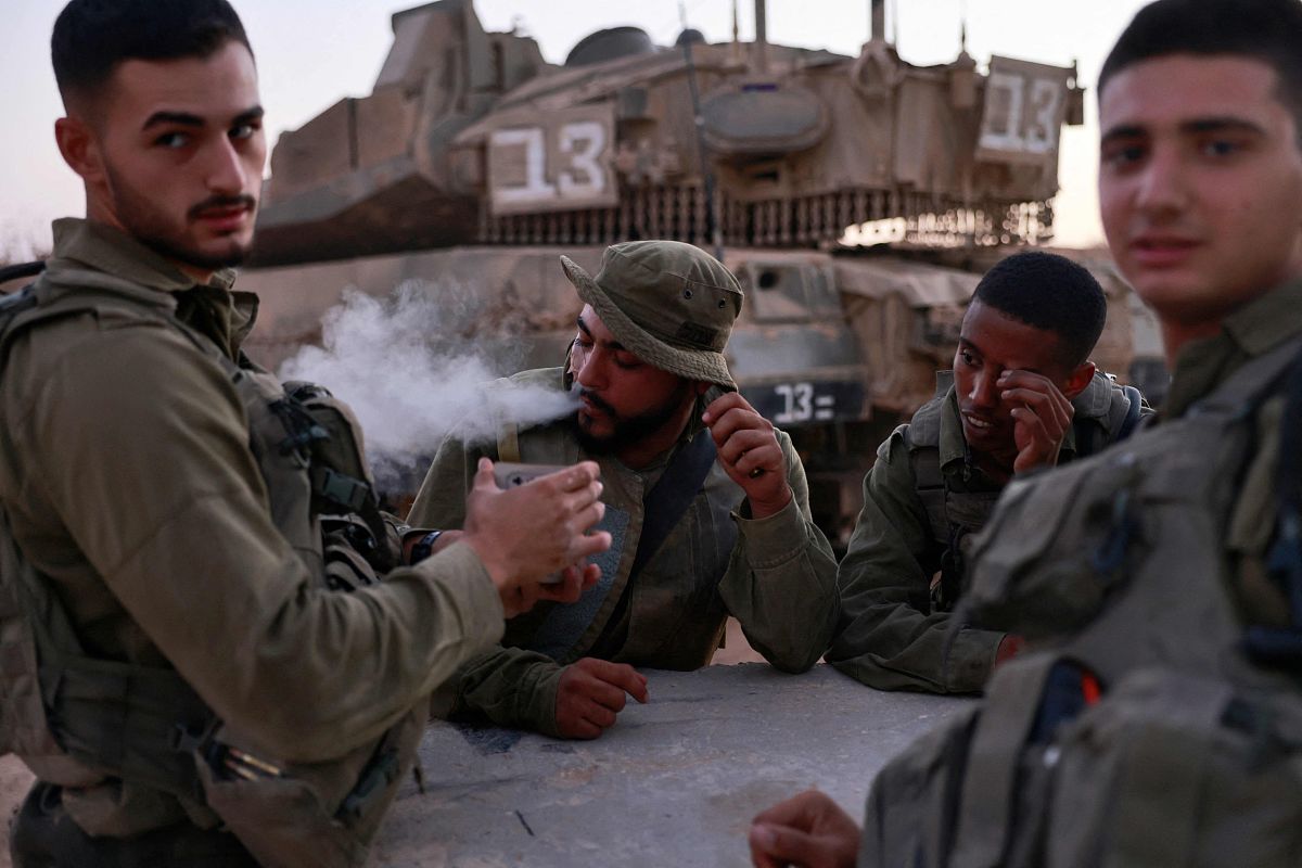 荒漠雇佣兵：从孤儿团到三十人团，一个孩子领袖的命运抉择