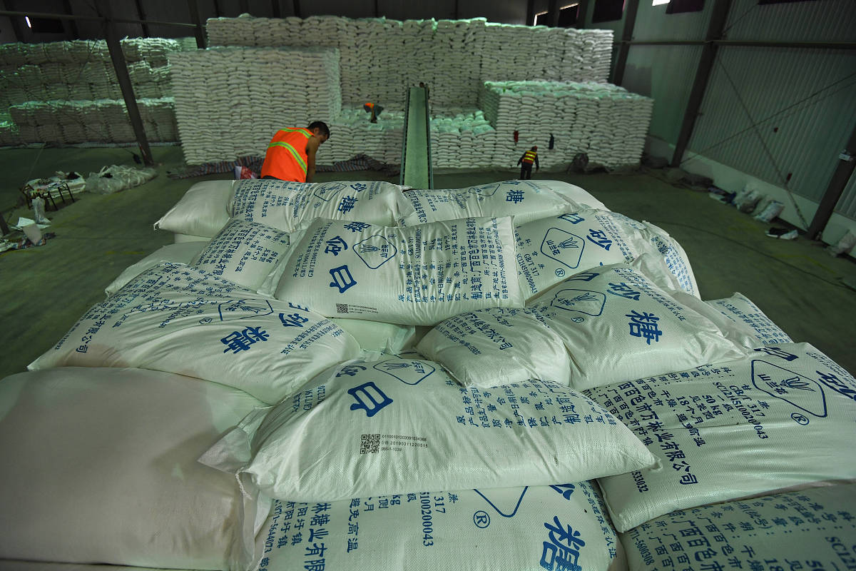 顺丰绿色包装的塑料类材料是编织袋、胶纸袋、胶带