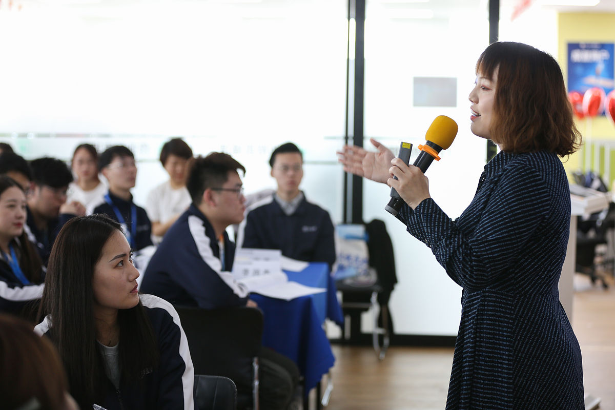 学播音的后来都干吗了 有前途吗