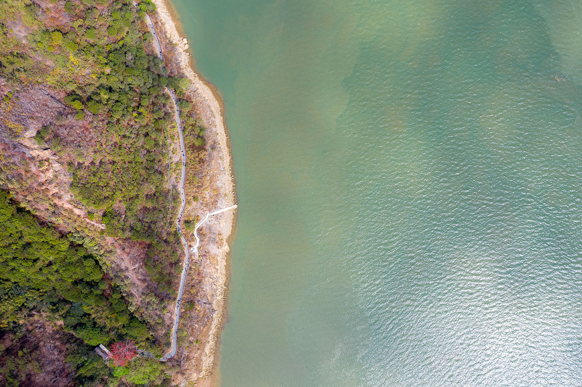 帮我写 浅析文山三七产品旅游营销策略 摘要